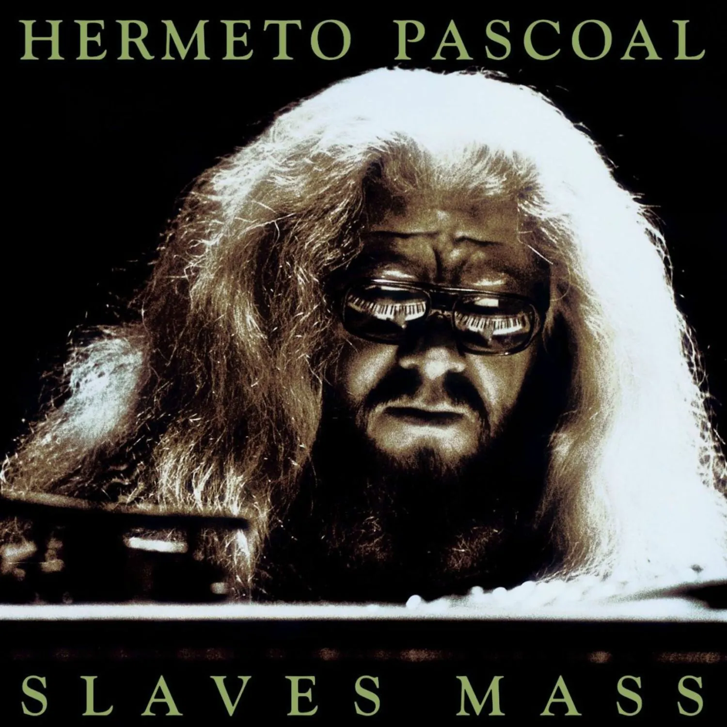 Imagem da capa do álbum Slaves Mass do Hermeto Pascoal